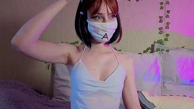 Snapshot of LunaNyanmi chatting on June 15, 2026, 1:22 pm LunaNyanmi online show from June 15, 2026, 1:22 pm