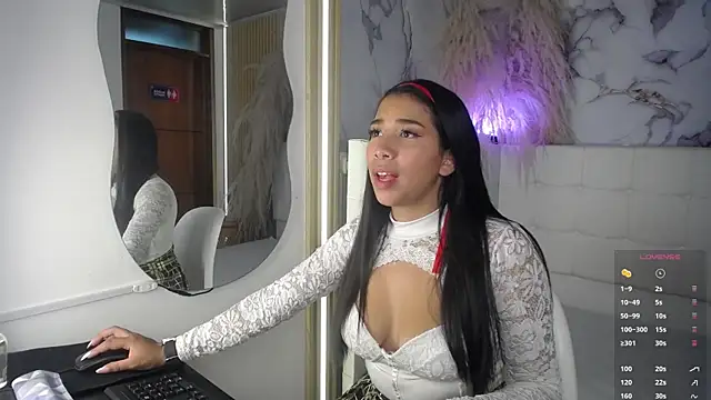 Snapshot of Taliasweet chatting on May 19, 2026, 7:43 pm Taliasweet online show from May 19, 2026, 7:43 pm