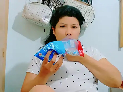 Snapshot of MojaditPussy chatting on May 13, 2026, 6:15 pm MojaditPussy online show from May 13, 2026, 6:15 pm