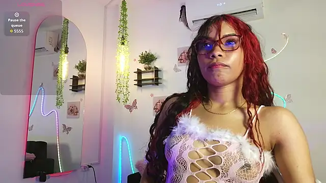 Daviana hill  online show from April 9, 2026, 1:06 pm