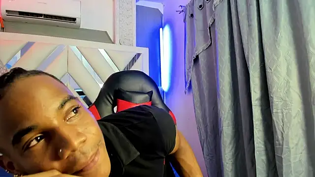 Snapshot of axel_silva4 chatting on May 5, 2026, 7:28 pm axel silva4 online show from May 5, 2026, 7:28 pm