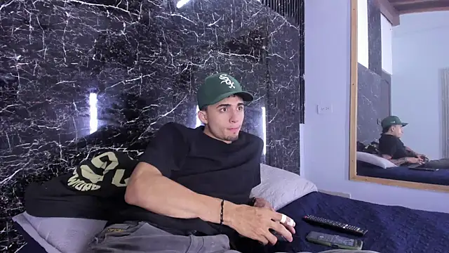 Snapshot of James-06 chatting on April 10, 2026, 11:17 am James-06 online show from April 10, 2026, 11:17 am