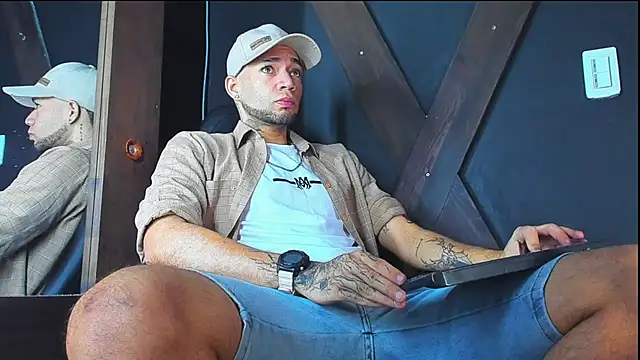Snapshot of Daniel_huge22 chatting on April 20, 2026, 1:45 pm Daniel huge22 online show from April 20, 2026, 1:45 pm