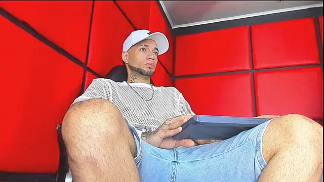 Snapshot of Daniel_huge22 chatting on May 1, 2026, 2:22 pm Daniel huge22 online show from May 1, 2026, 2:22 pm
