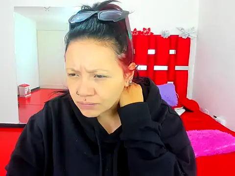 scarlett red 1 online show from May 26, 2026, 4:38 pm