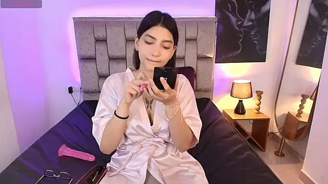 Snapshot of candy_tina chatting on April 17, 2026, 2:20 pm candy tina online show from April 17, 2026, 2:20 pm