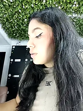 Snapshot of BrendaBloom_ chatting on April 16, 2026, 2:12 am BrendaBloom online show from April 16, 2026, 2:12 am
