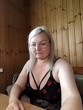 Snapshot of White-Chocolatte chatting on May 2, 2026, 9:47 am White-Chocolatte online show from May 2, 2026, 9:47 am