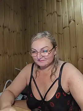 Snapshot of White-Chocolatte chatting on May 25, 2026, 4:28 pm White-Chocolatte online show from May 25, 2026, 4:28 pm