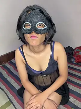 Snapshot of Love_Birds00 chatting on June 10, 2026, 8:37 am Love Birds00 online show from June 10, 2026, 8:37 am