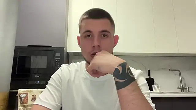 Snapshot of Viktor348 chatting on April 7, 2026, 12:40 pm Viktor348 online show from April 7, 2026, 12:40 pm