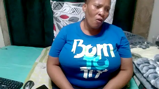 Snapshot of CaramelMelons78 chatting on April 30, 2026, 4:36 pm CaramelMelons78 online show from April 30, 2026, 4:36 pm