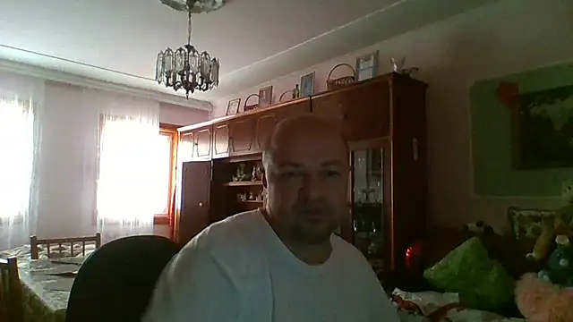 Snapshot of Luceriusbigass chatting on July 5, 2026, 7:15 am Luceriusbigass online show from July 5, 2026, 7:15 am