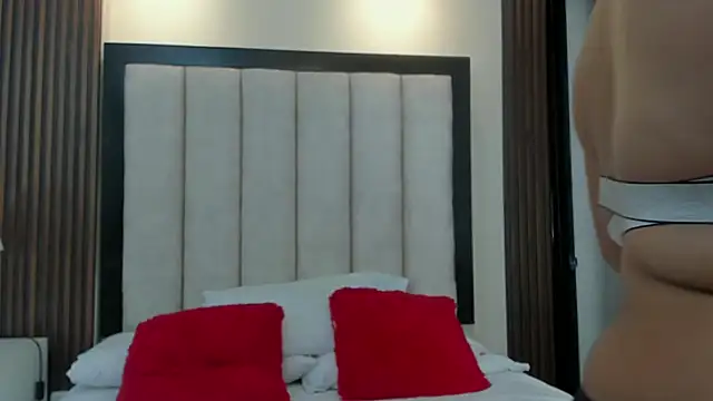 Snapshot of Lanna_Roouse_ chatting on April 8, 2026, 12:39 pm Lanna Roouse online show from April 8, 2026, 12:39 pm