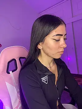 AMBERBUNNY  online show from April 18, 2026, 1:02 pm
