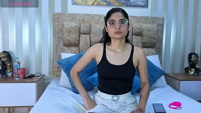 ariel  bennett online show from April 17, 2026, 8:33 pm