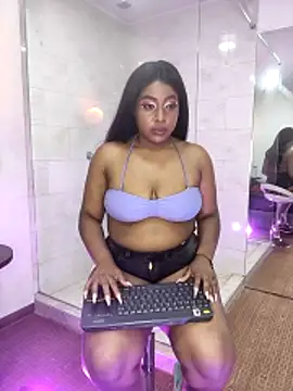 Snapshot of NatashaLuxy chatting on May 6, 2026, 8:02 pm NatashaLuxy online show from May 6, 2026, 8:02 pm