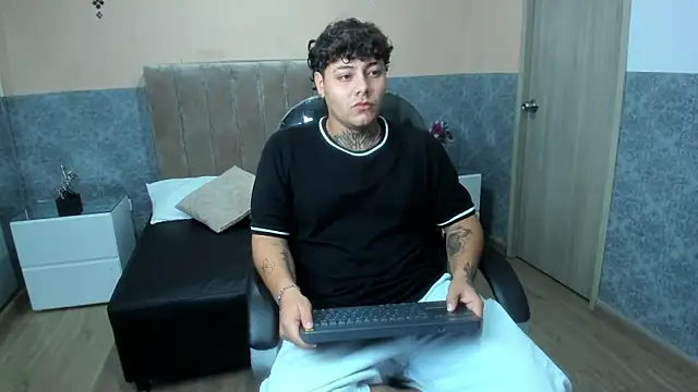 DAMON SALVATTORE online show from April 14, 2026, 3:33 am