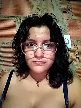 Snapshot of sienna_elara chatting on April 8, 2026, 10:50 am sienna elara online show from April 8, 2026, 10:50 am