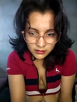 Snapshot of sienna_elara chatting on April 15, 2026, 10:43 am sienna elara online show from April 15, 2026, 10:43 am