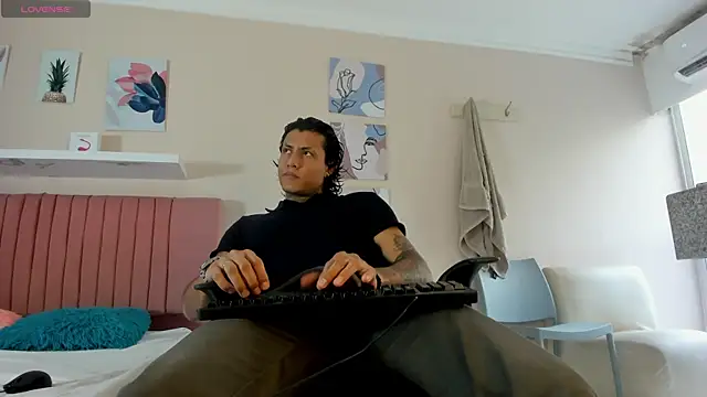 Snapshot of Damian_Romanoff chatting on May 10, 2026, 7:16 pm Damian Romanoff online show from May 10, 2026, 7:16 pm