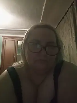 AureliaSky598 online show from May 27, 2026, 7:54 pm