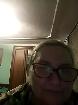 AureliaSky598 online show from May 7, 2026, 7:50 pm
