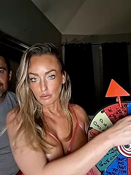 Farrah Fantasy online show from April 14, 2026, 1:43 am