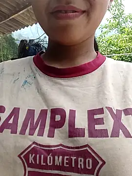 Snapshot of ross001 chatting on April 9, 2026, 3:19 am ross001 online show from April 9, 2026, 3:19 am