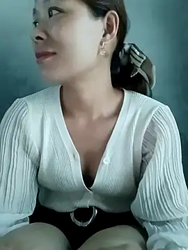 mia0033 online show from May 12, 2026, 9:48 am