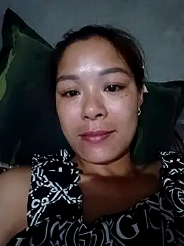 mia0033 online show from April 19, 2026, 6:21 pm