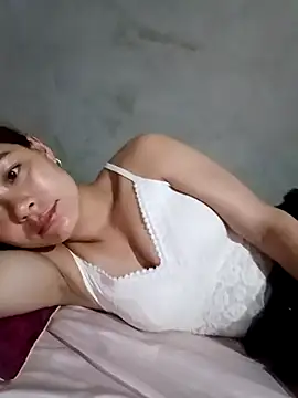 mia0033 online show from May 8, 2026, 10:19 am