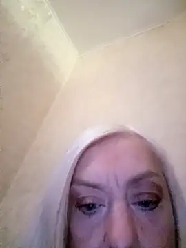 Julia20X online show from April 17, 2026, 11:35 am