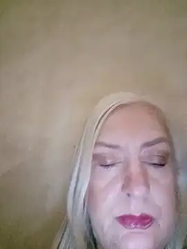 Julia20X online show from May 28, 2026, 11:27 am
