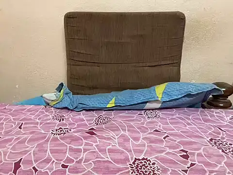 zayn18055 online show from April 9, 2026, 5:19 pm