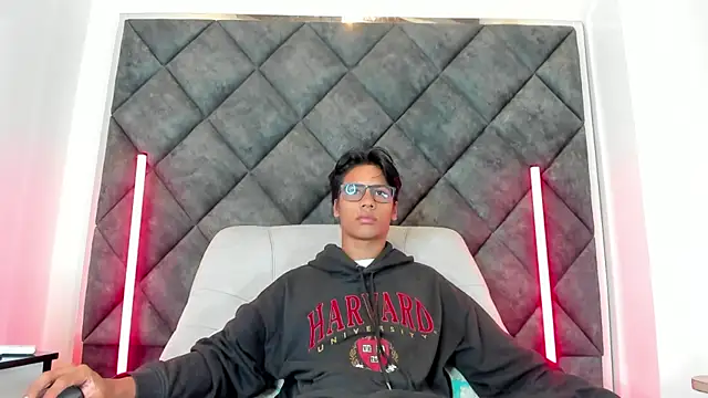 LiamKron online show from May 23, 2026, 10:36 am