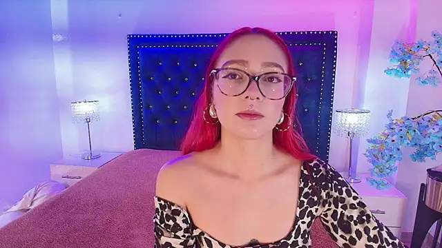Snapshot of Amelie_adams chatting on April 30, 2026, 11:17 am Amelie adams online show from April 30, 2026, 11:17 am