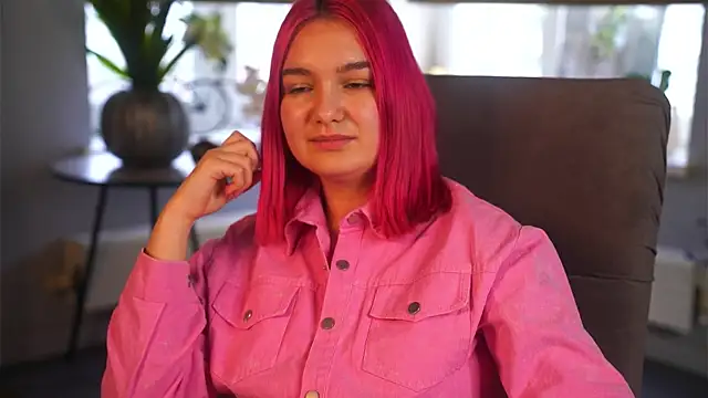 LindyMekee online show from April 9, 2026, 6:19 am