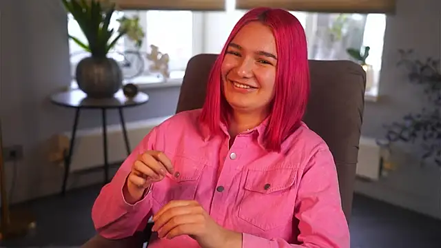 LindyMekee online show from April 9, 2026, 4:03 am