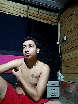 Snapshot of Emyli_Liamx chatting on April 9, 2026, 10:05 pm Emyli Liamx online show from April 9, 2026, 10:05 pm