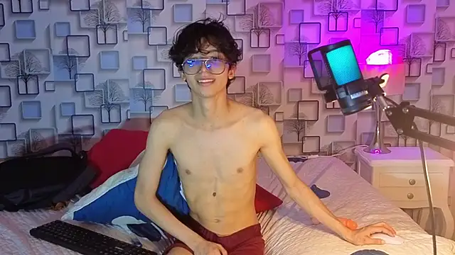 Snapshot of Twink_Sebas7 chatting on April 29, 2026, 5:30 pm Twink Sebas7 online show from April 29, 2026, 5:30 pm
