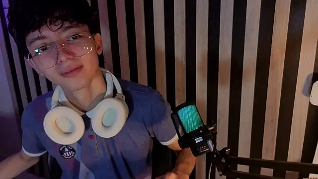 Snapshot of Twink_Sebas7 chatting on June 26, 2026, 12:22 pm Twink Sebas7 online show from June 26, 2026, 12:22 pm