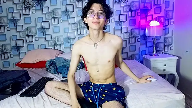 Snapshot of Twink_Sebas7 chatting on May 23, 2026, 12:15 pm Twink Sebas7 online show from May 23, 2026, 12:15 pm