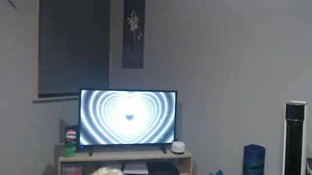 Snapshot of WinterMoreau chatting on April 9, 2026, 8:48 pm WinterMoreau online show from April 9, 2026, 8:48 pm