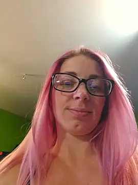 Summer Taz7 online show from May 21, 2026, 3:42 pm