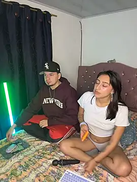 hotlatinocouple   online show from April 11, 2026, 5:37 am