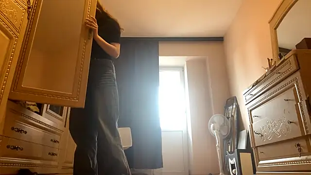  StillHeart  online show from April 11, 2026, 7:45 am