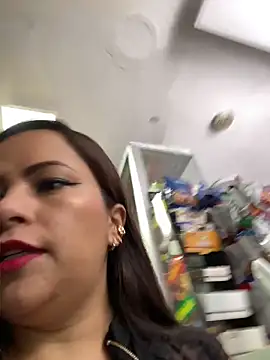 MIA ROSSEEE online show from May 13, 2026, 2:02 pm