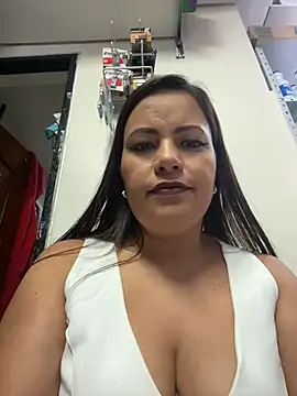 Snapshot of MIA_ROSSEEE chatting on June 12, 2026, 4:49 pm MIA ROSSEEE online show from June 12, 2026, 4:49 pm