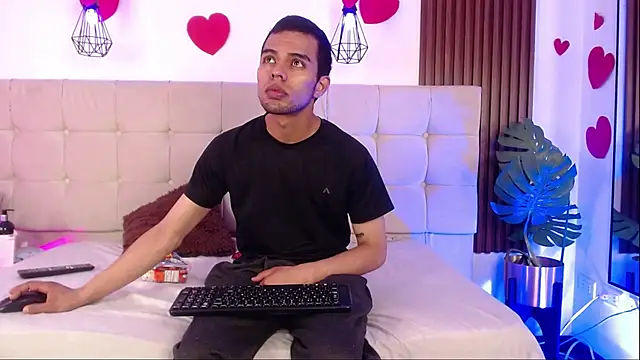 Snapshot of aji_golds chatting on May 26, 2026, 5:55 pm aji golds online show from May 26, 2026, 5:55 pm
